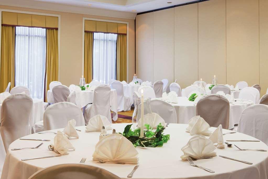 Doubletree By Hilton Atlanta Airport Hotel College Park Restoran foto