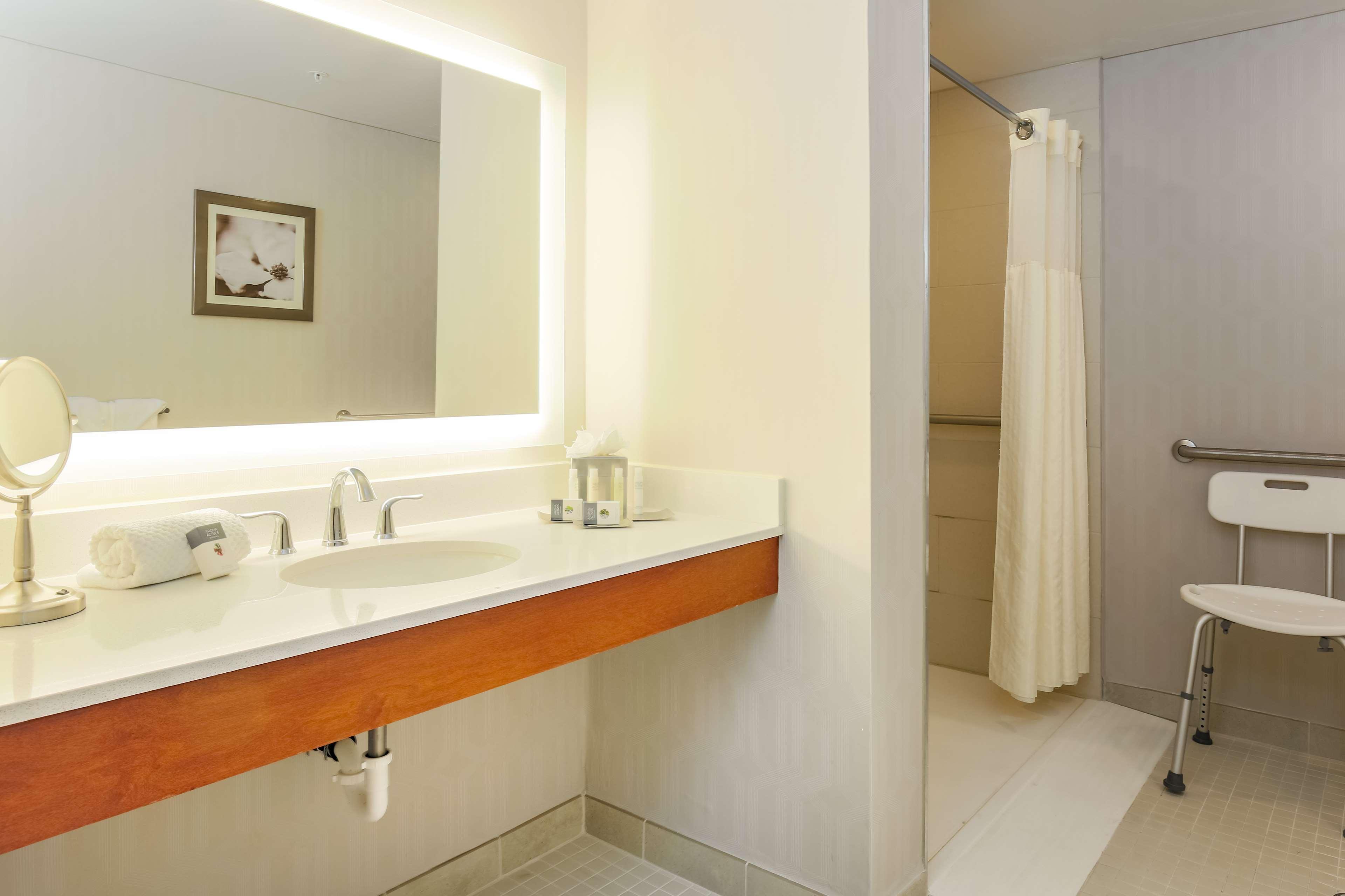 Doubletree By Hilton Atlanta Airport Hotel College Park Bagian luar foto