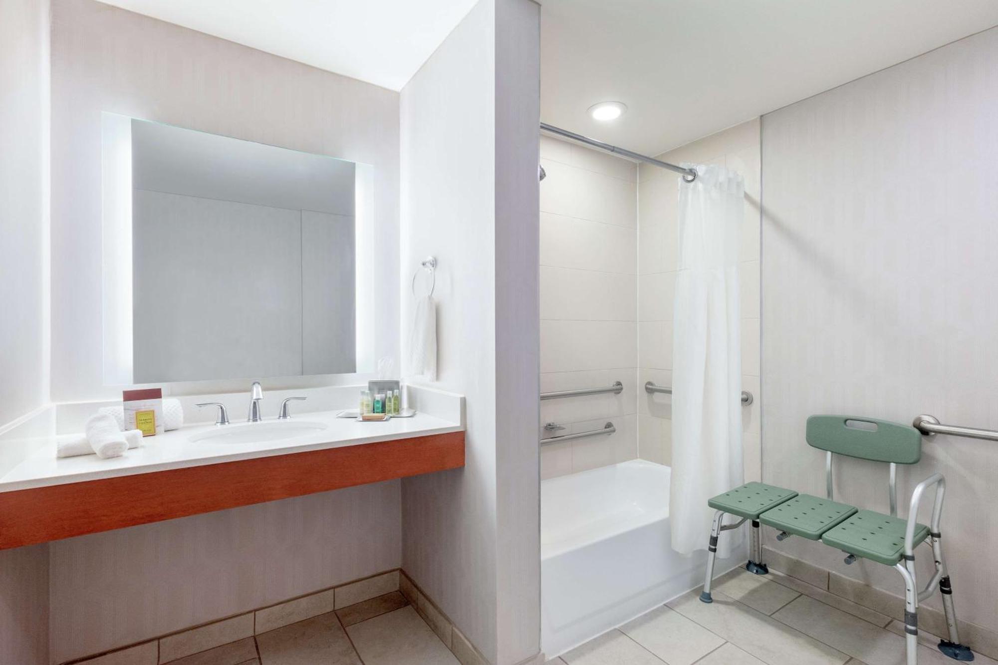 Doubletree By Hilton Atlanta Airport Hotel College Park Bagian luar foto
