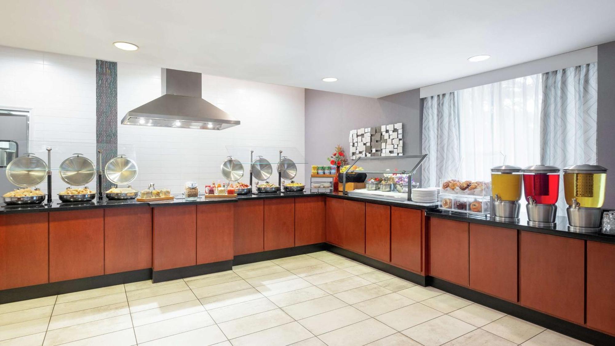 Doubletree By Hilton Atlanta Airport Hotel College Park Bagian luar foto
