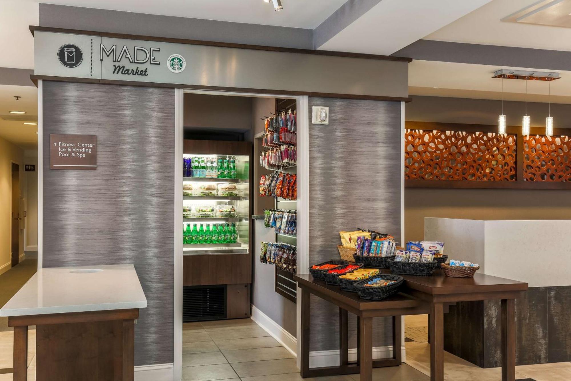 Doubletree By Hilton Atlanta Airport Hotel College Park Bagian luar foto