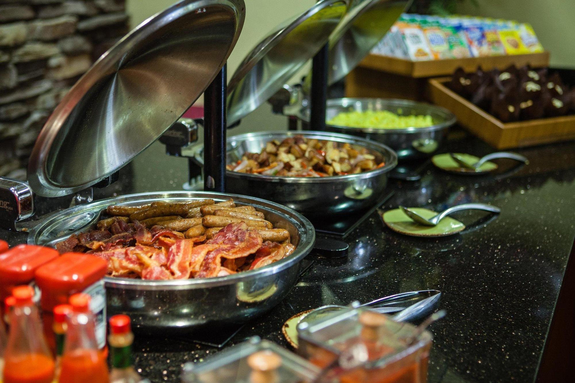 Doubletree By Hilton Atlanta Airport Hotel College Park Bagian luar foto