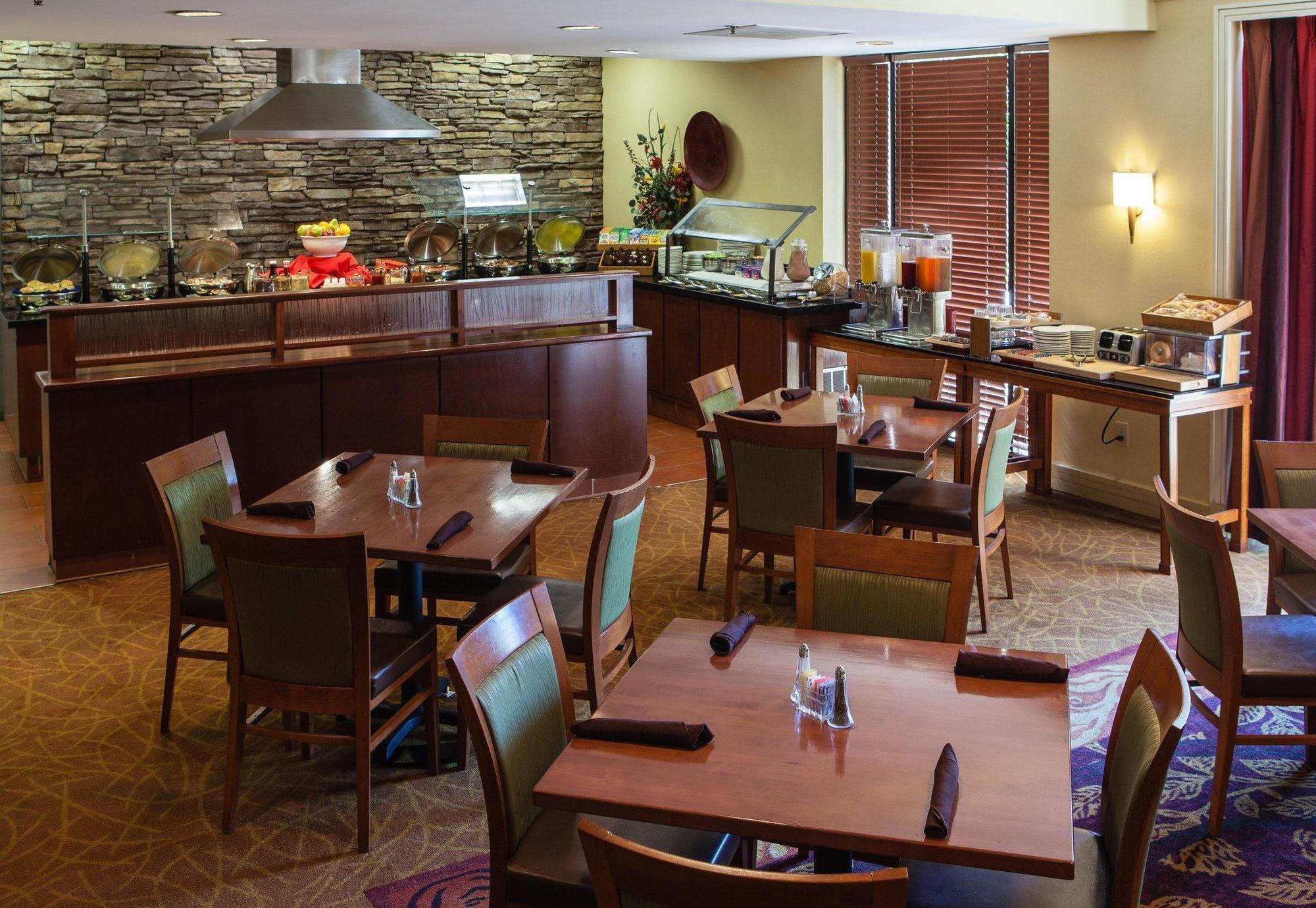 Doubletree By Hilton Atlanta Airport Hotel College Park Bagian luar foto